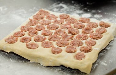 Rus mantı, makarna ve et, el yapımı