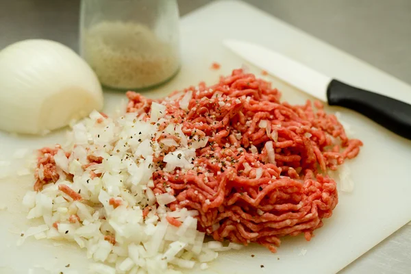 Carne de bovino picada com cebola — Fotografia de Stock