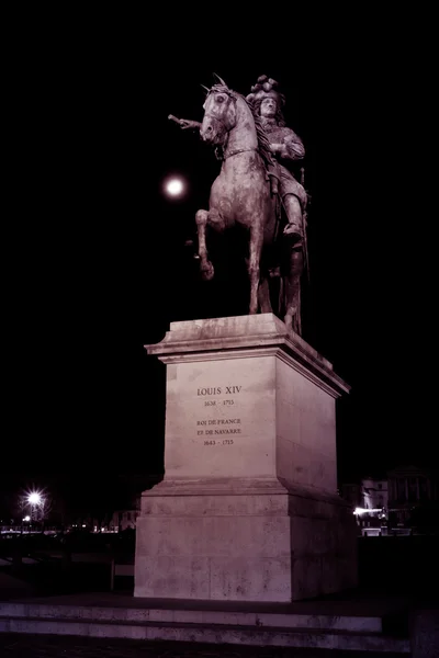 Versalhes noite escultura monumento — Fotografia de Stock