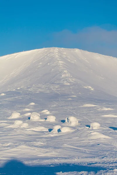 Hibiny Zonnige Koude Bergen Sneeuwski Seizoen Kirovsk — Stockfoto