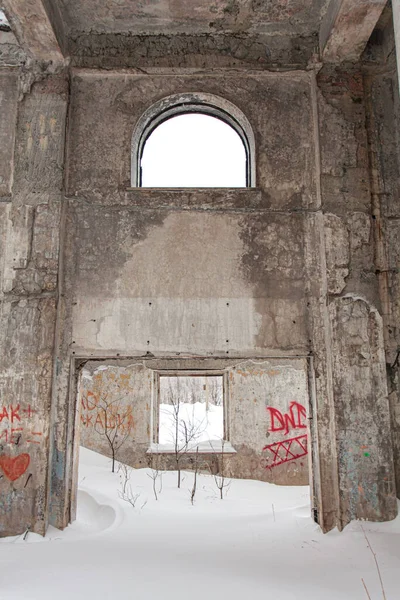 Old railway station at winter with painted walls — Stock Photo, Image