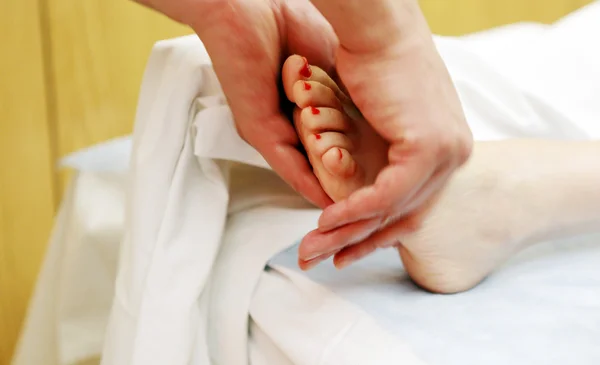 Foot massage in the spa salon — Stock Photo, Image