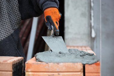 İnşaat ustası duvar ustası.