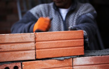 İnşaat ustası duvar ustası.