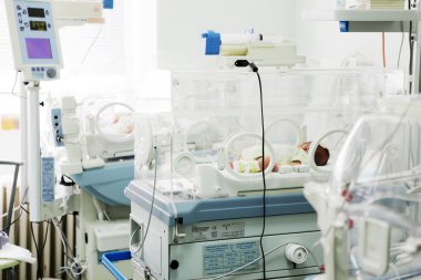 Yeni doğan bebek hastanede.