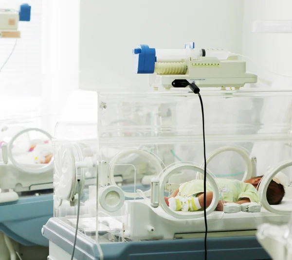 Neugeborenes Baby im Krankenhaus — Stockfoto