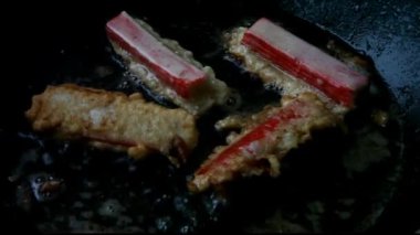 Yengeç eti rulo yaptı