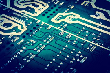 Elektronik devre kartına yakın çekim