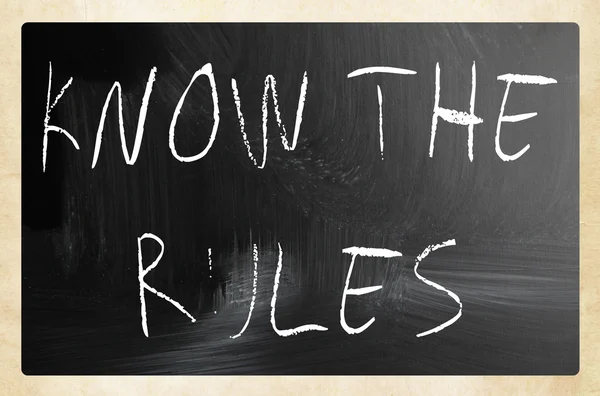 "Know the rules" handwritten with white chalk on a blackboard — Stock Photo, Image