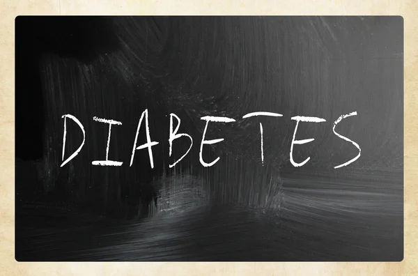 "糖尿病"手写用白色粉笔在黑板上 — 图库照片