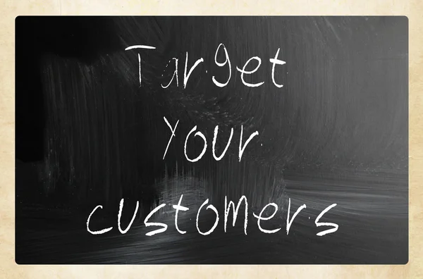 "Target your customers" handwritten with white chalk on a blackb — Φωτογραφία Αρχείου