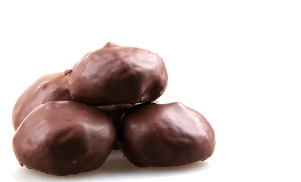 Gestapelte Schokolade auf weißem Hintergrund — Stockfoto