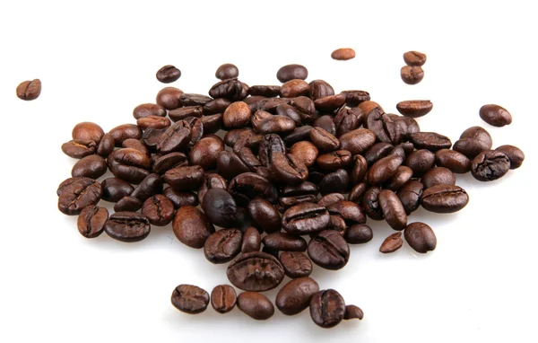 Brun kaffebönor isolerad på vit bakgrund — Stockfoto