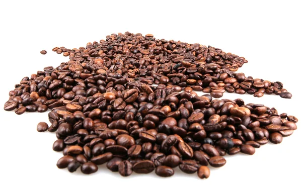 Brązowe ziarna kawy izolowane na białym tle — Zdjęcie stockowe
