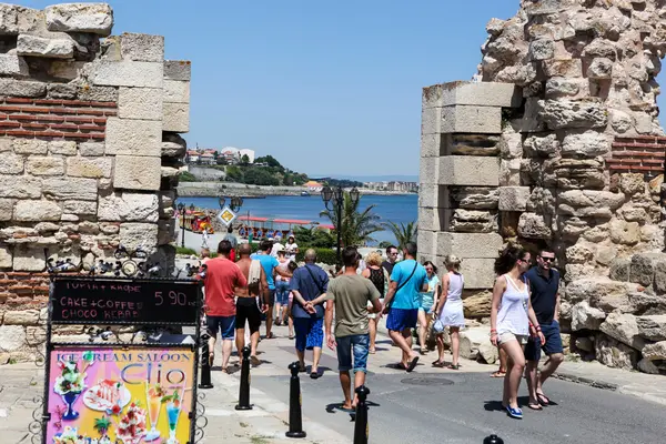 Pohled na město Staré Nessebar a moře, Bulharsko — Stock fotografie