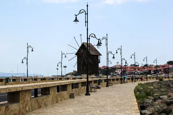 Uitzicht op de stad Oude Nessebar en de zee, Bulgarije — Stockfoto