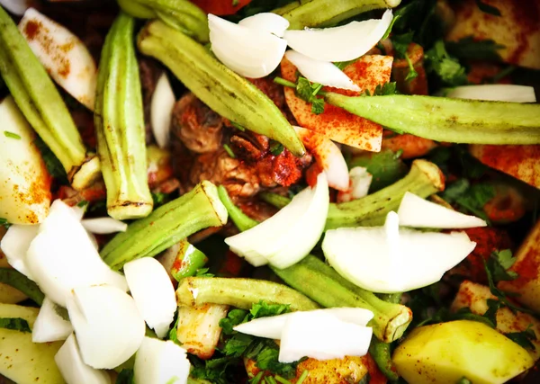 Um guisado de carneiro com legumes mistos — Fotografia de Stock