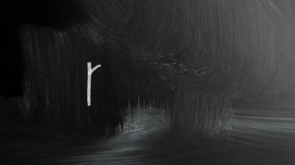 Bir kara tahta üzerinde beyaz tebeşir ile el yazısıyla ROI — Stok video