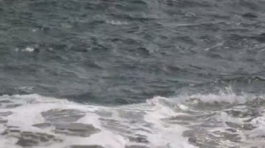 Dalgalı mavi deniz