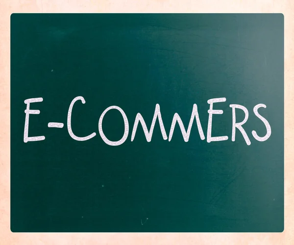 The word "E-commers" handwritten with white chalk on a blackboar — Stock Photo, Image