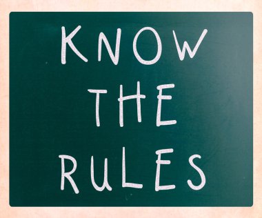 bir kara tahta üzerinde beyaz tebeşir ile el yazısı kuralları - biliyorum