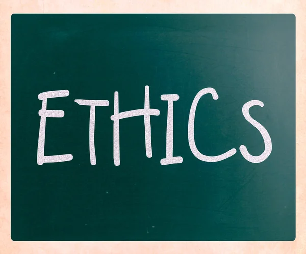 "Ethiek"handgeschreven met wit krijt op een bord — Stockfoto