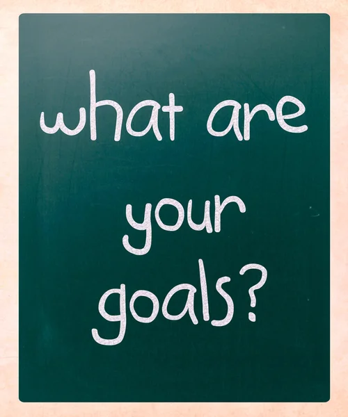 "¿Cuáles son tus metas? escrito a mano con tiza blanca en un blackbo —  Fotos de Stock