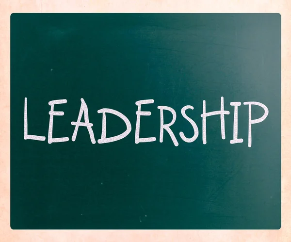 The word "Leadership" handwritten with white chalk on a blackboa — Stock Photo, Image