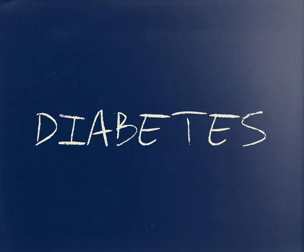 The word "Diabetes" handwritten with white chalk on a blackboard — Stock Photo, Image