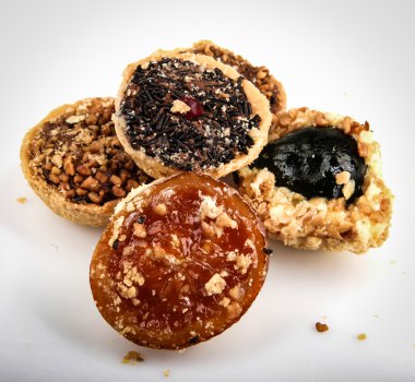 Beyaz bir arka plan üzerinde izole kek