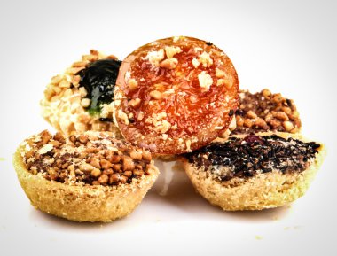 Beyaz bir arka plan üzerinde izole kek