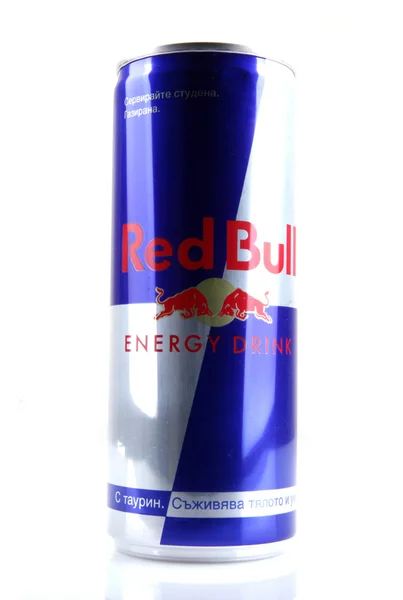 AYTOS, BULGÁRIA - JANEIRO 23, 2014: garrafa Red Bull pode isolado — Fotografia de Stock