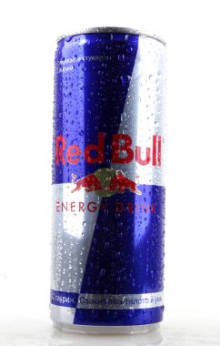 Aytos, Bulgaristan - 25 Ocak 2014: red bull şişe izole