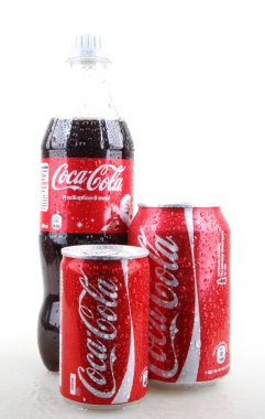 Aytos, Bulgaristan - 28 Ocak 2014: Coca Cola beyaz izole
