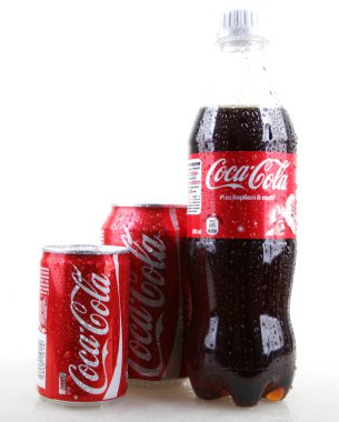 Aytos, Bulgaristan - 28 Ocak 2014: Coca Cola beyaz izole