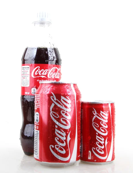 Aytos, Bulgaristan - 28 Ocak 2014: Coca Cola beyaz izole