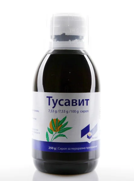 Aytos, Bulgarien - den 28 januari, 2014: flytande medicin i glas bot — Stockfoto