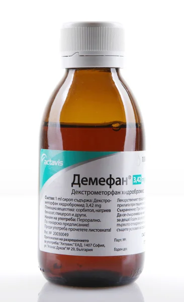 Aytos, Bulgarien - den 28 januari, 2014: flytande medicin i glas bot — Stockfoto