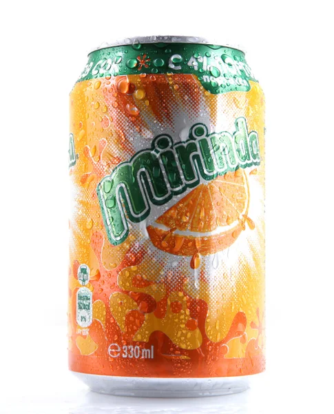 Aytos, bulgaria - 14. märz 2014: mirinda isoliert auf weißem rücken — Stockfoto