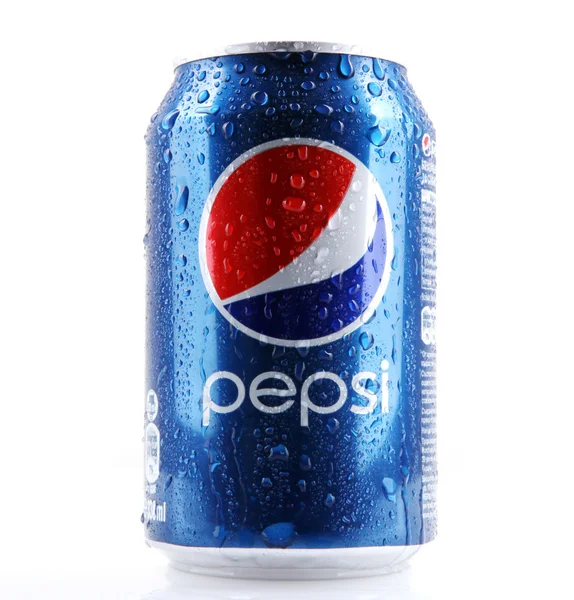 Айтос, Булгария - 14 марта 2014 года: Pepsi изолированы на белом backgr — стоковое фото