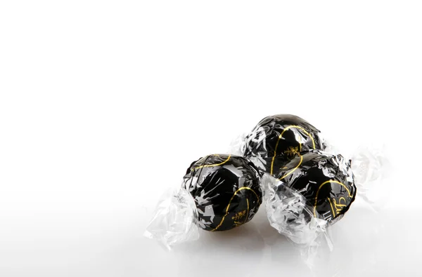 AYTOS, BULGARIA - APRIL 02, 2014: Milk Chocolate LINDOR truffle. Lindt is recognized as a leader in the market for premium quality chocolate. — Stock Photo, Image