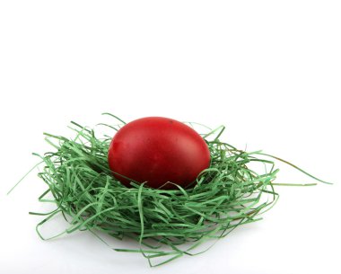 Beyaz arkaplanda paskalya yumurtaları