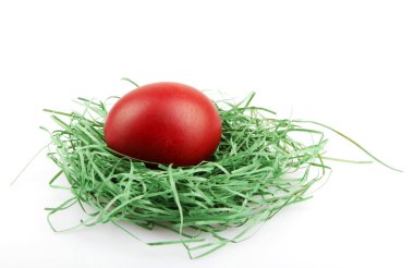 Beyaz arkaplanda paskalya yumurtaları