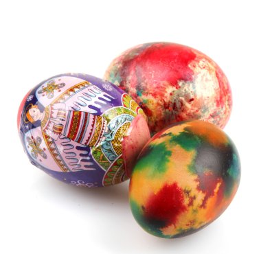 Beyaz arkaplanda paskalya yumurtaları