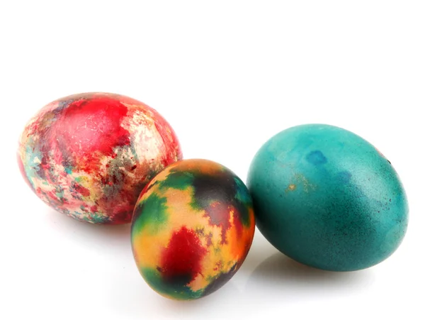 Huevos de Pascua sobre fondo blanco — Foto de Stock