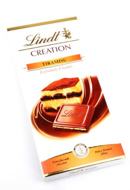 Aytos, Bulgaristan - 10 Nisan 2014: lindt swiss sütlü çikolata. Lind
