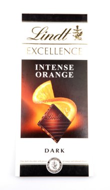 Aytos, Bulgaristan - 10 Nisan 2014: lindt swiss sütlü çikolata. Lind
