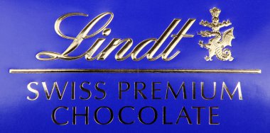 Aytos, Bulgaristan - 10 Nisan 2014: lindt swiss sütlü çikolata. Lind