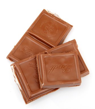Aytos, Bulgaristan - 10 Nisan 2014: lindt swiss sütlü çikolata. Lind