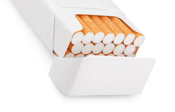 Paquete abierto de cigarrillos en blanco — Foto de Stock